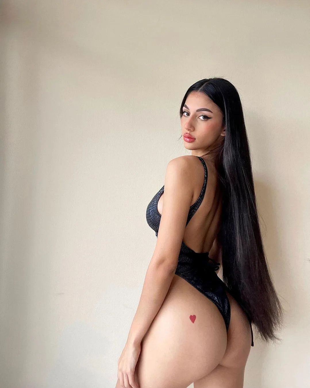 27Young0Dee Female,Bisexual,Blonde,F cup,66-70kg