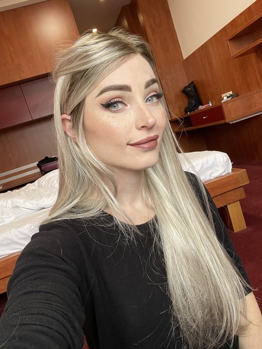 27Young0Dee Female,Bisexual,Blonde,F cup,66-70kg