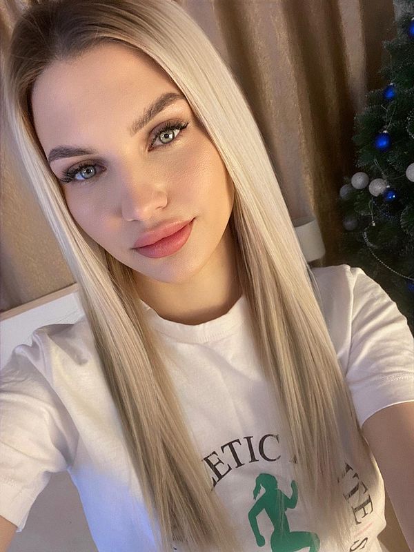 Elsa 23 Female,5'3 or under(160cm),F cup,Green,Disabled