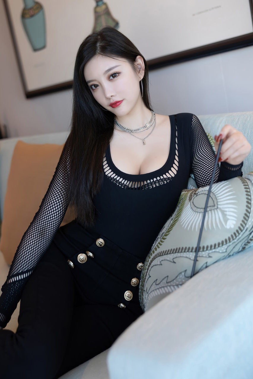 Claire YOUNGBABE 5'3 or under(160cm),Tall,Blonde,GG cup,Groups/Paties