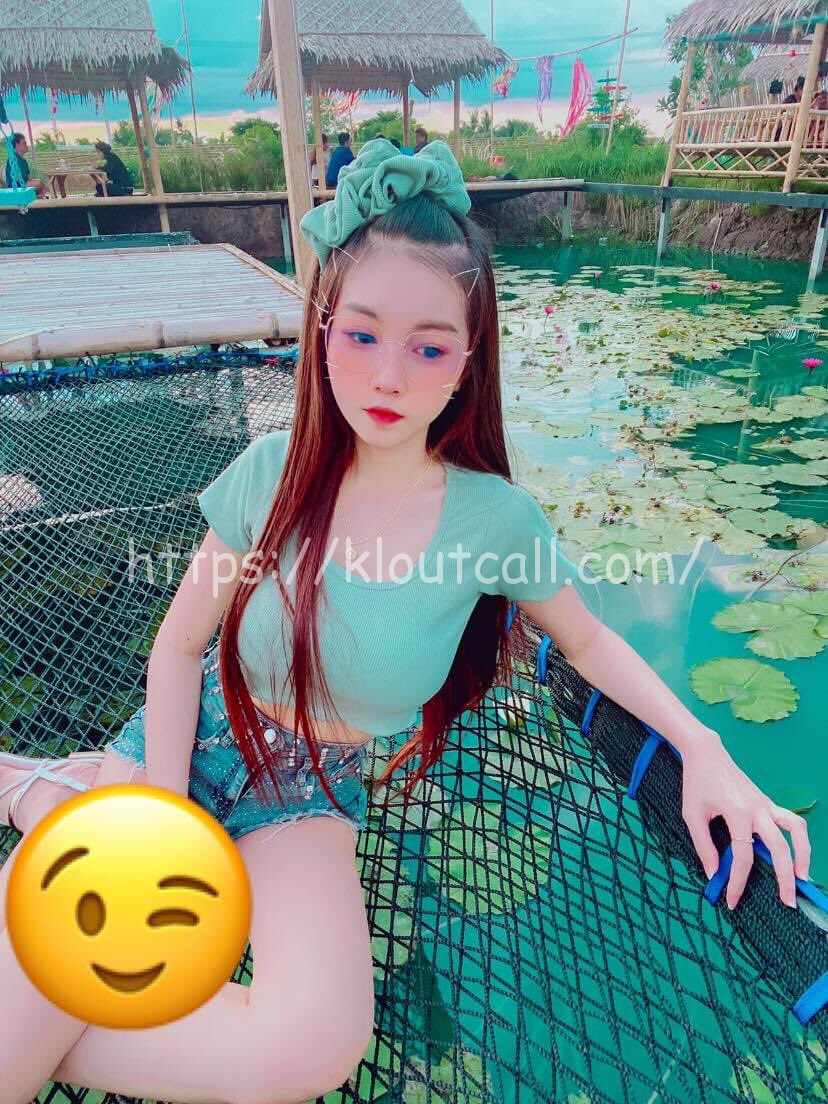 BABE1Adeline 5'3 or under(160cm),Bisexual,G cup,Thai,Disabled
