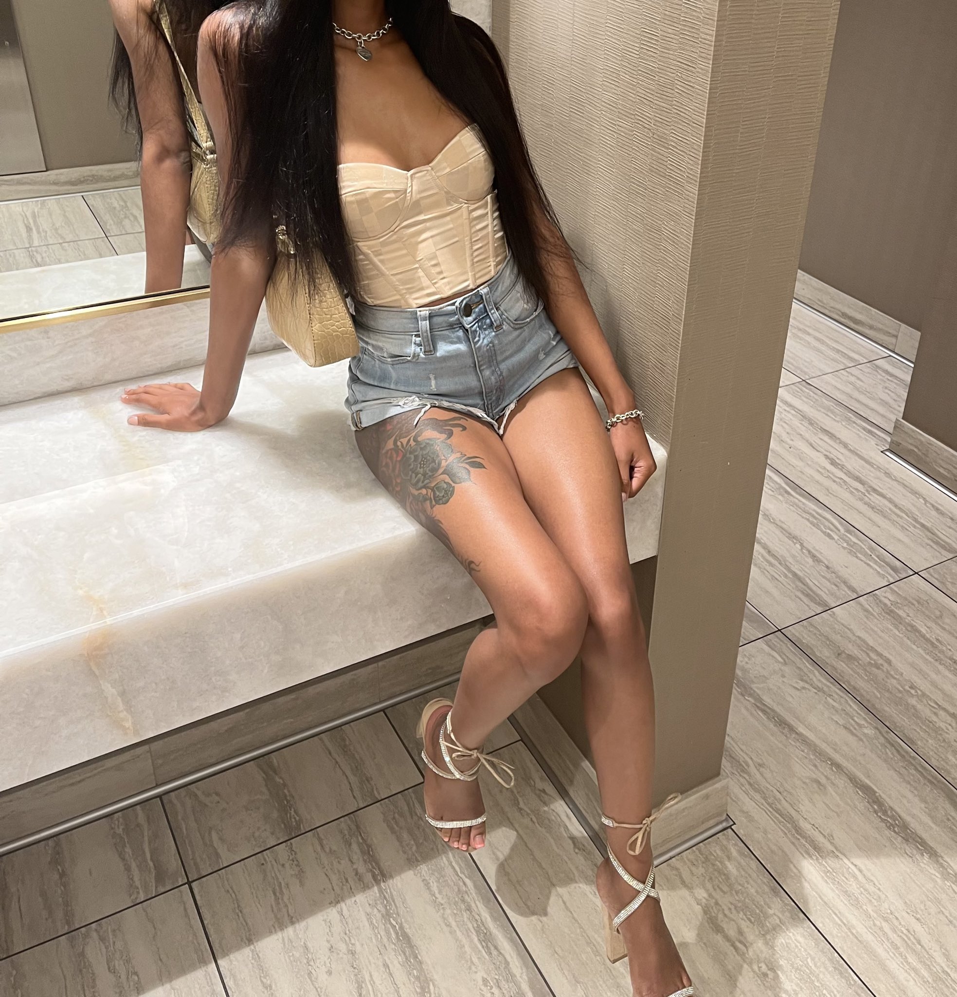 27Young0Dee Female,Bisexual,Blonde,F cup,66-70kg