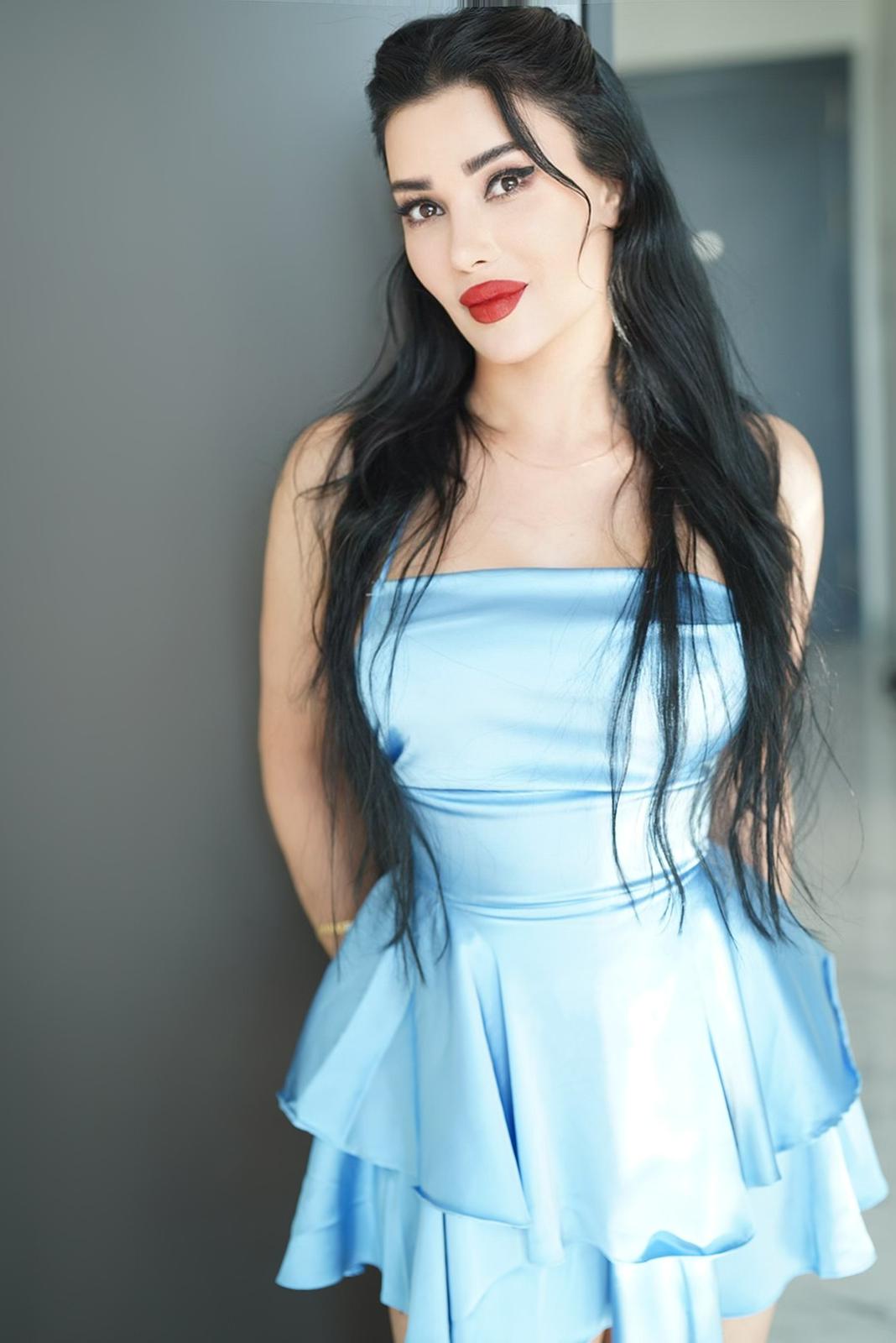Alsa23Sexy 5'3 or under(160cm),Bisexual,Tall,Spanish,Brown